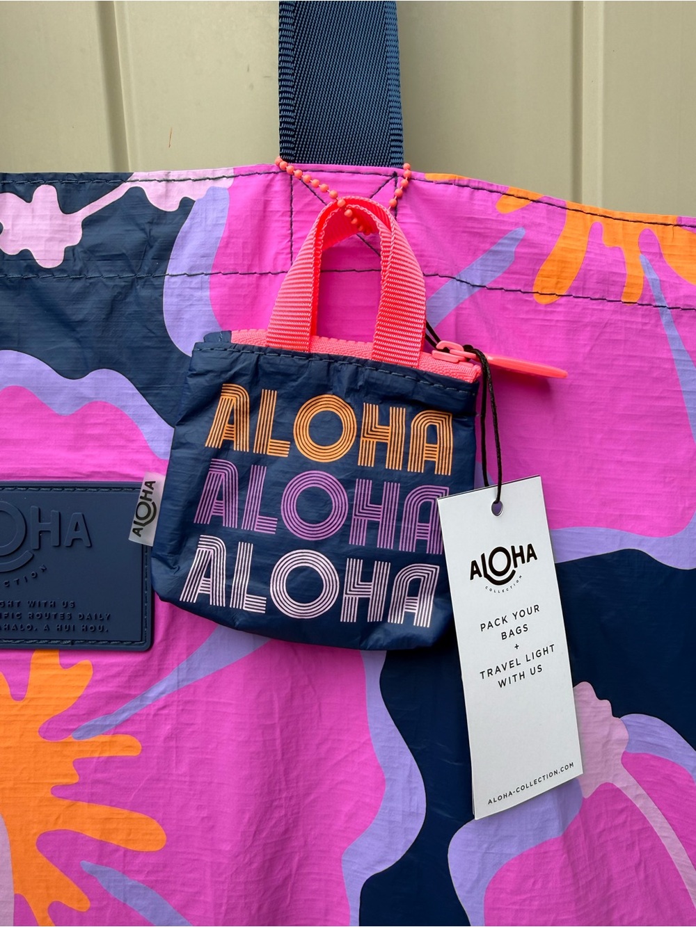 NWT MAUI EXCLUSIVE Aloha Collection Reversible Tote Bundle DISCONTINUED 3-Piece - Picture 6 of 8